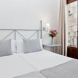 Habitación Estándar con 2 Camas Individuales